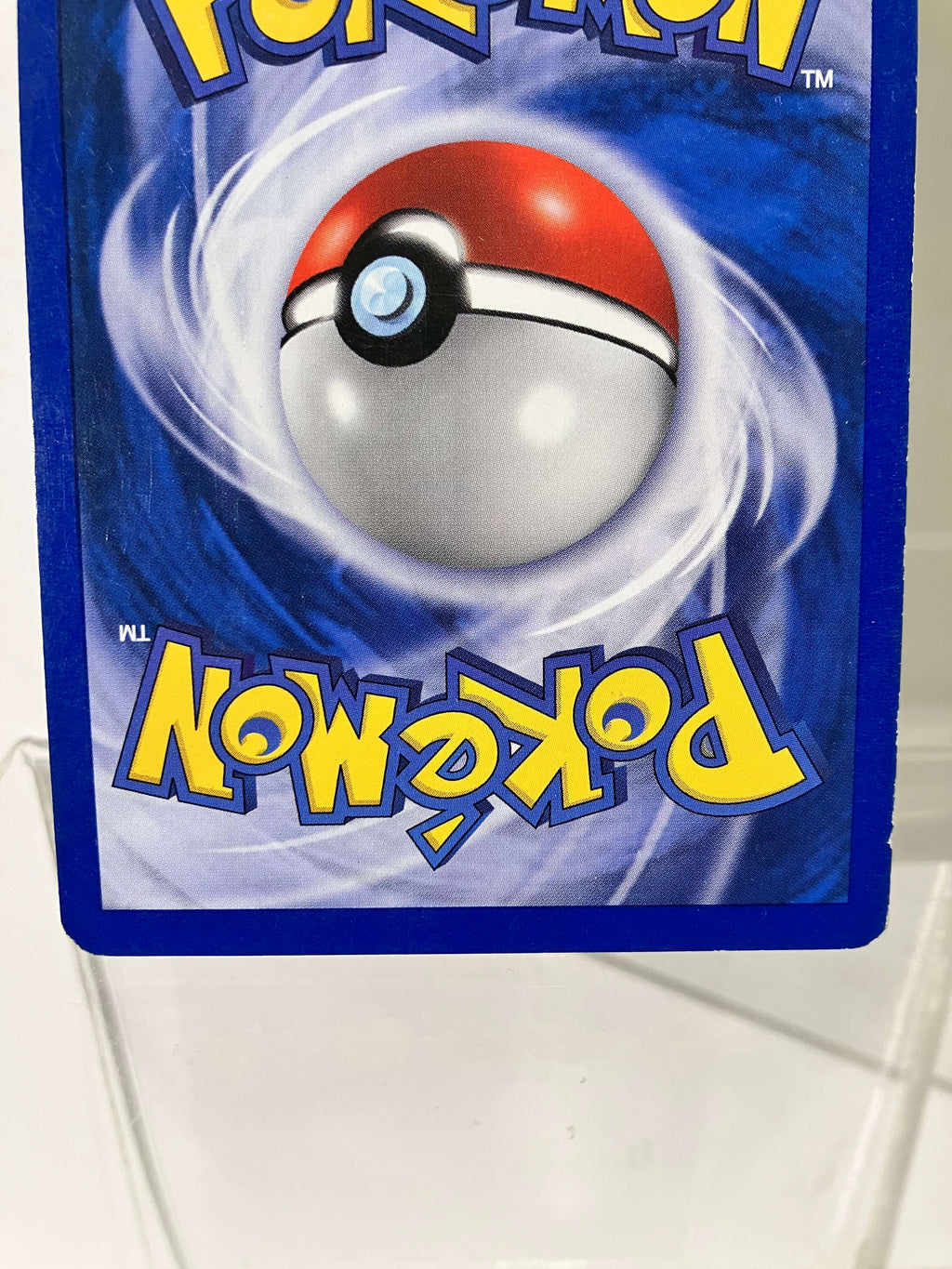 Dos de carte Pokémon officielle bleue avec Pokéball, logo jaune, carte à l'envers