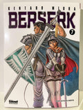 Couverture du manga Berserk tome 7, deux personnages en armure avec épées et bouclier.