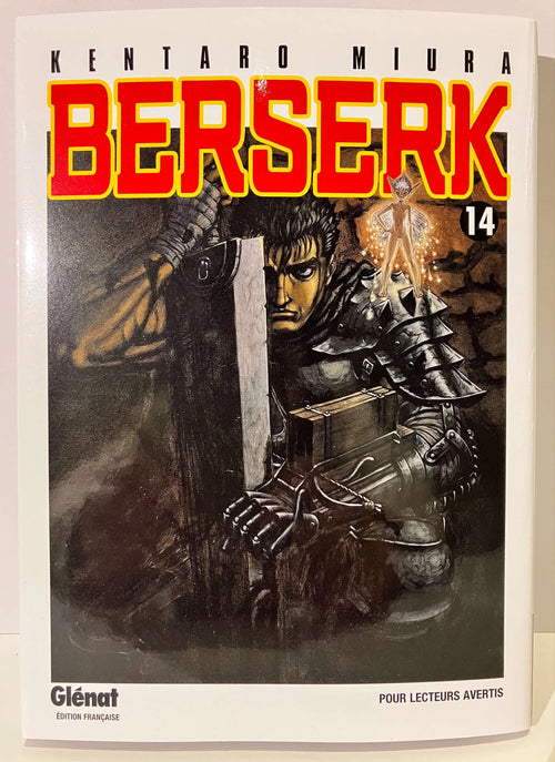 Couverture Berserk Tome 14, guerrier en armure avec épée, fée lumineuse, manga Glénat.