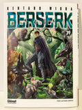 Couverture manga Berserk Tome 39, héros en armure entouré de créatures fantastiques, forêt mystérieuse.