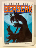 Couverture Berserk tome 28, guerrier en armure noire, fond bleu, manga Glénat français