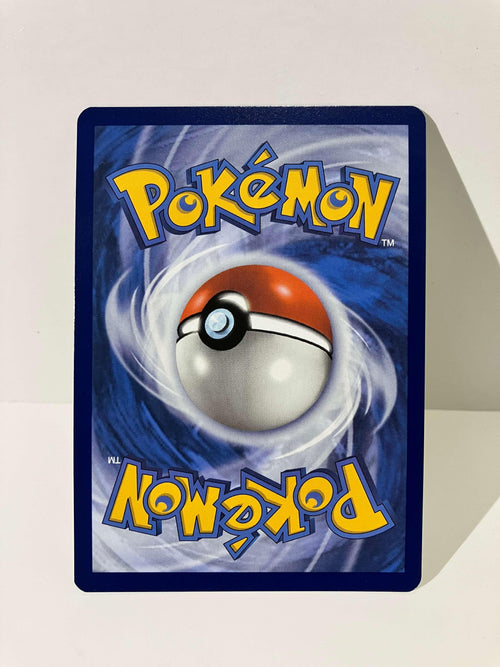 Dos d'une carte Pokémon officielle avec Pokéball sur fond bleu et logo Pokémon visible.