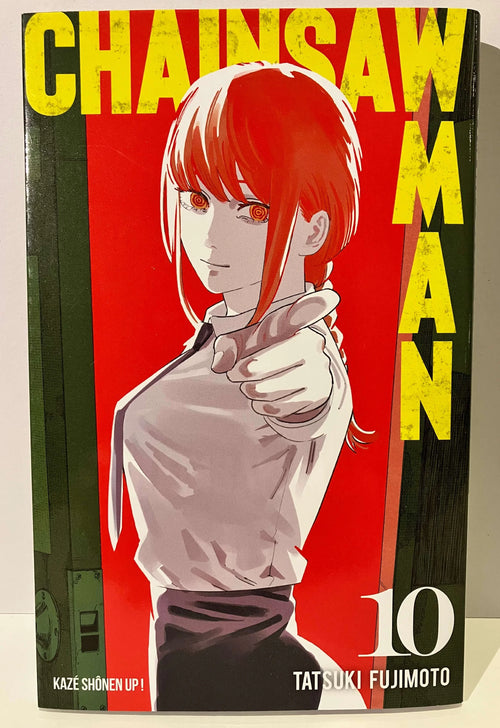 Couverture du manga Chainsaw Man tome 10 avec une femme aux cheveux rouges pointant du doigt.