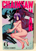 Couverture Chainsaw Man tome 6, personnage nu aux cheveux violets, fond illustré, manga Tatsuki Fujimoto.