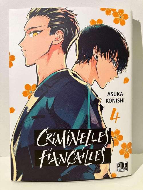 Couverture manga Criminelles Fiançailles tome 4, deux personnages dos à dos, fleurs orange.
