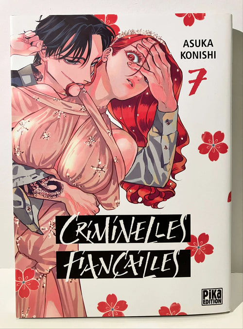 Couverture manga Criminelles Fiançailles tome 7, couple élégant, fond fleurs rouges