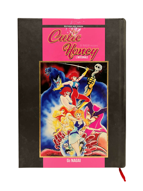 manga Cutie Honey il y a 4 filles contre 2 mechants sur fond noir et rose