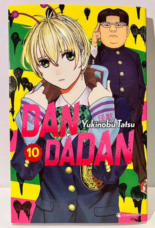 Couverture manga Dandadan tome 10, deux lycéens en uniforme, fond jaune et vert vif, Yukinobu Tatsu.