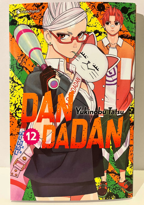 Couverture du manga Dandadan tome 12, personnages stylisés, fond coloré, batte et chat.