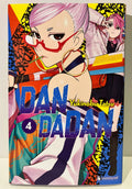 Couverture manga Dandadan tome 4 Yukinobu Tatsu, personnage aux lunettes rouges et fond coloré