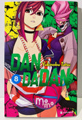 Couverture manga Dandadan tome 8 avec deux personnages féminins, fond coloré, Yukinobu Tatsu