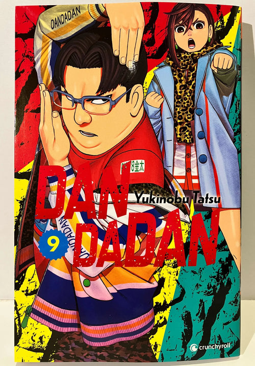 Couverture manga Dandadan tome 9 avec deux personnages colorés et fond dynamique