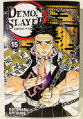 Couverture Demon Slayer tome 15, personnage masculin en prière, chaînes et perles rouges, fond doré.