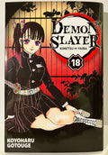 Couverture du manga Demon Slayer tome 18, personnage féminin en uniforme noir, fond rouge.