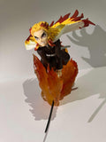 Figurine Demon Slayer Kyojuro Rengoku Vibration Stars avec flammes et épée sur fond clair