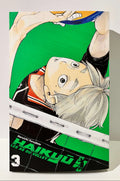 Couverture du manga Haikyu tome 3, joueur de volley sautant avec fond vert