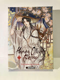 Couverture collector Heaven Official's Blessing Tome 1, personnage en robe blanche sous fleurs, manga fantasy