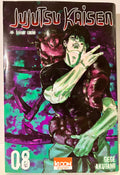 Couverture Jujutsu Kaisen tome 8, homme musclé, fond violet et vert, manga shonen
