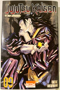 Couverture Jujutsu Kaisen tome 9, personnage en kimono tenant une sphère d'énergie