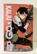 Couverture manga Kaiju No. 8 tome 2, personnage en combinaison noire et blanche, arme à la main