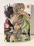 Couverture manga Les Noces des Lucioles Tome 4, deux personnages enlacés, style romantique sombre.