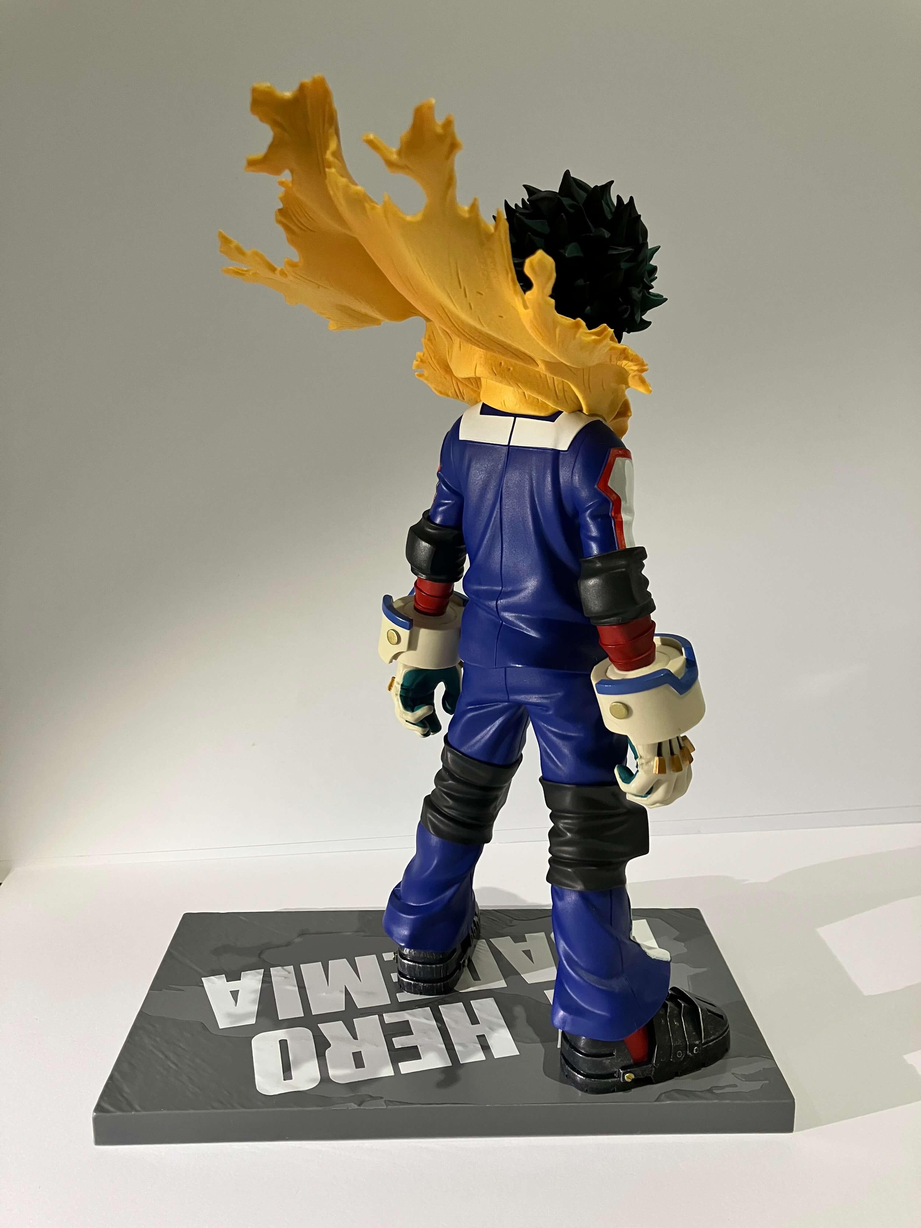 My Hero Academia  Figurine Izuku Midoriya 7th Season Figure au dos