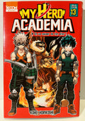 Couverture du manga My Hero Academia tome 13, personnages en tenue de héros sur fond rouge.