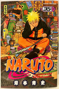 Naruto en tenue orange assis entouré de livres sur la couverture du tome 35 manga Naruto.