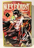 Couverture du manga Nue's Exorcist Tome 1, deux personnages en tenue d'exorciste, décor rouge
