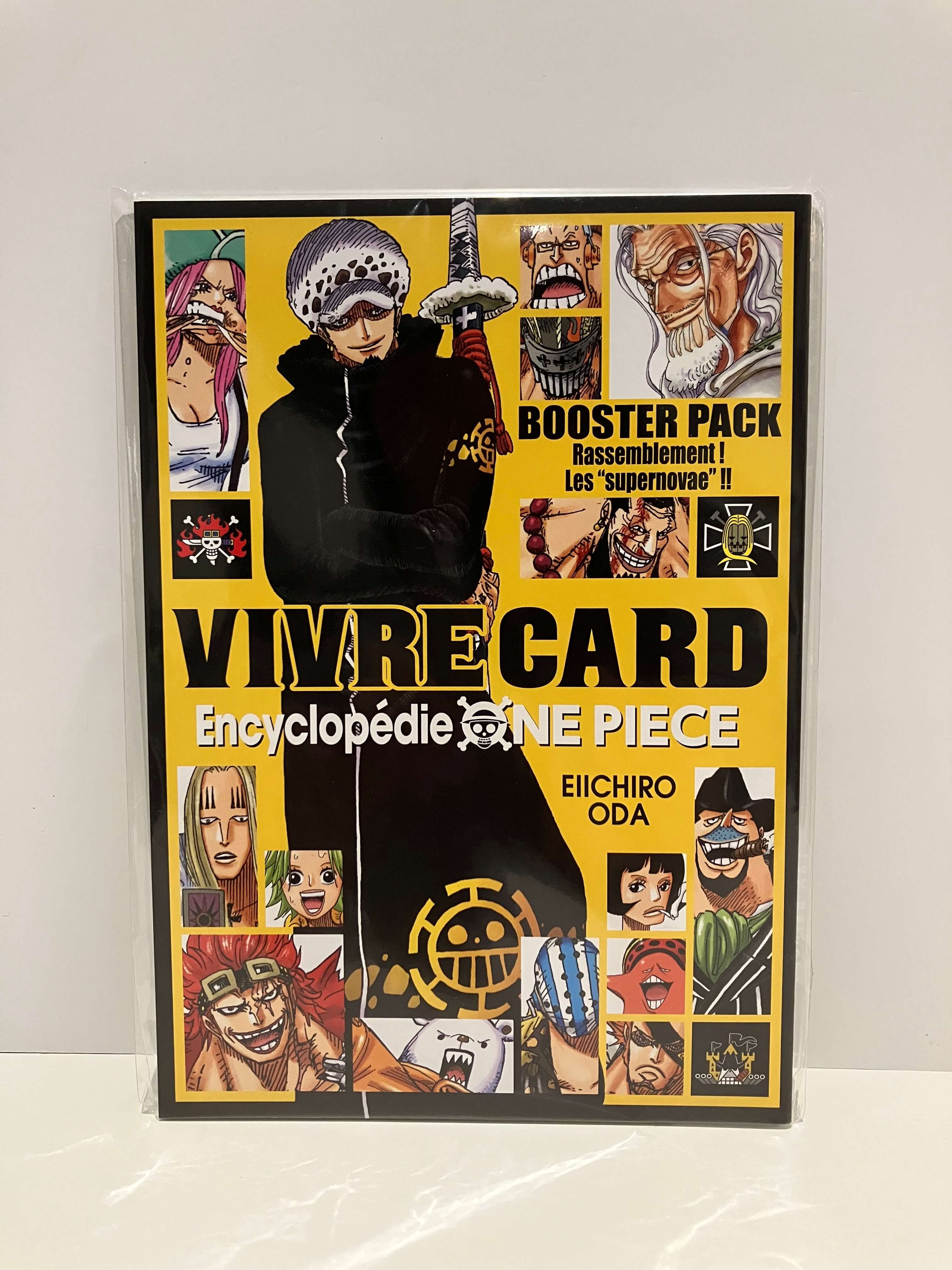 plusieurs personnages de one piece avec le fond jaune 