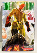 Couverture One Punch Man tome 23, héros Saitama en costume jaune sur fond de ciel et feu