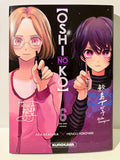 Couverture manga Oshi no Ko tome 6 avec deux personnages aux cheveux colorés et stylos, édition Kurokawa.
