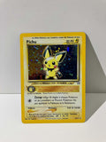 Carte Pokémon Pichu brillante Neo Genesis, fond holographique, texte en français, sur fond blanc.