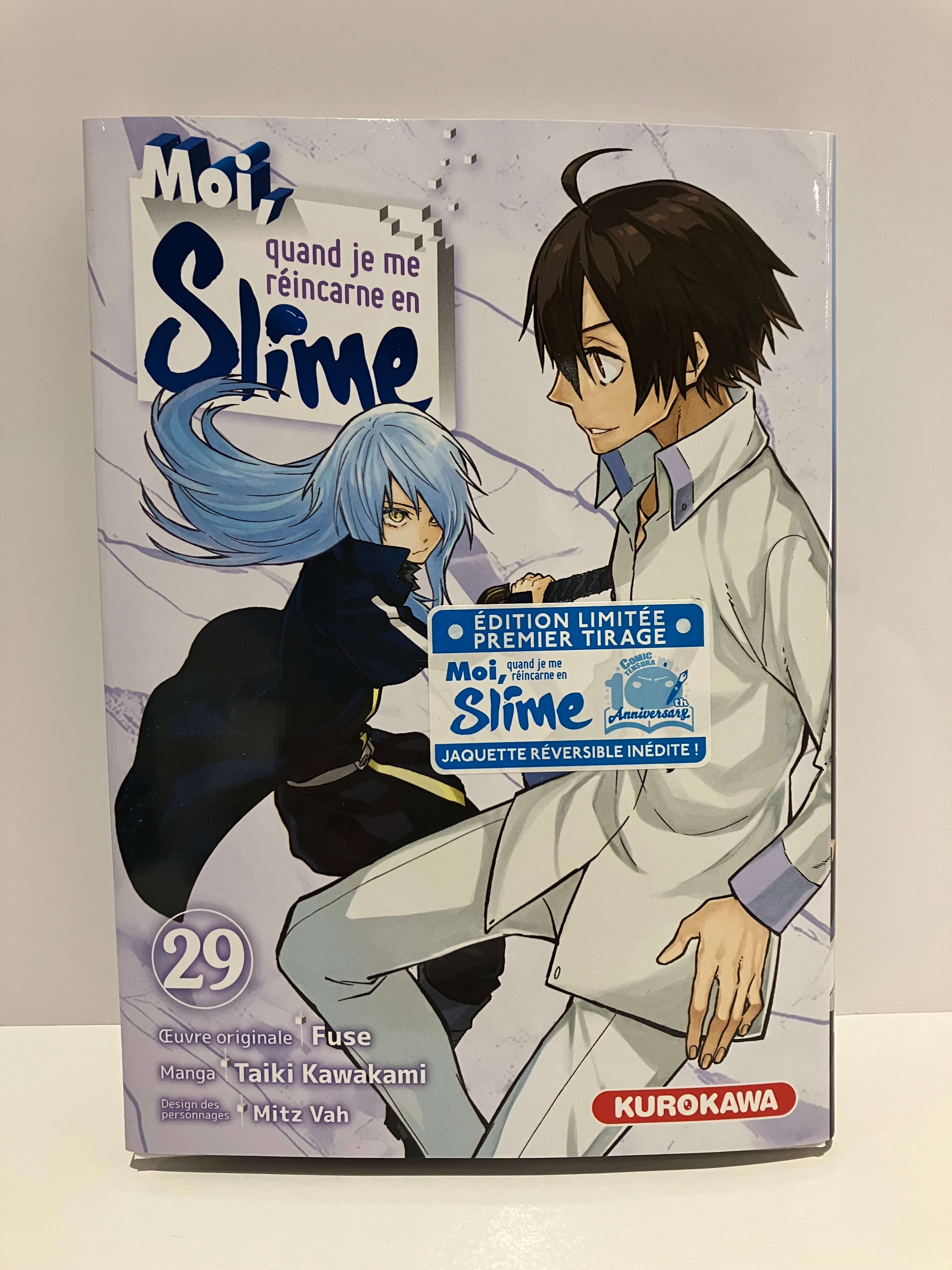 un personnage aux cheveux bleus et un homme en blanc se font face
