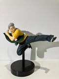 Figurine Sakamoto Days Taro Sakamoto Banpresto en plein coup de pied haut, socle noir