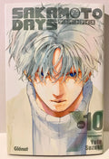 Couverture du manga Sakamoto Days tome 10 avec personnage aux cheveux gris et yeux bleus, Glénat