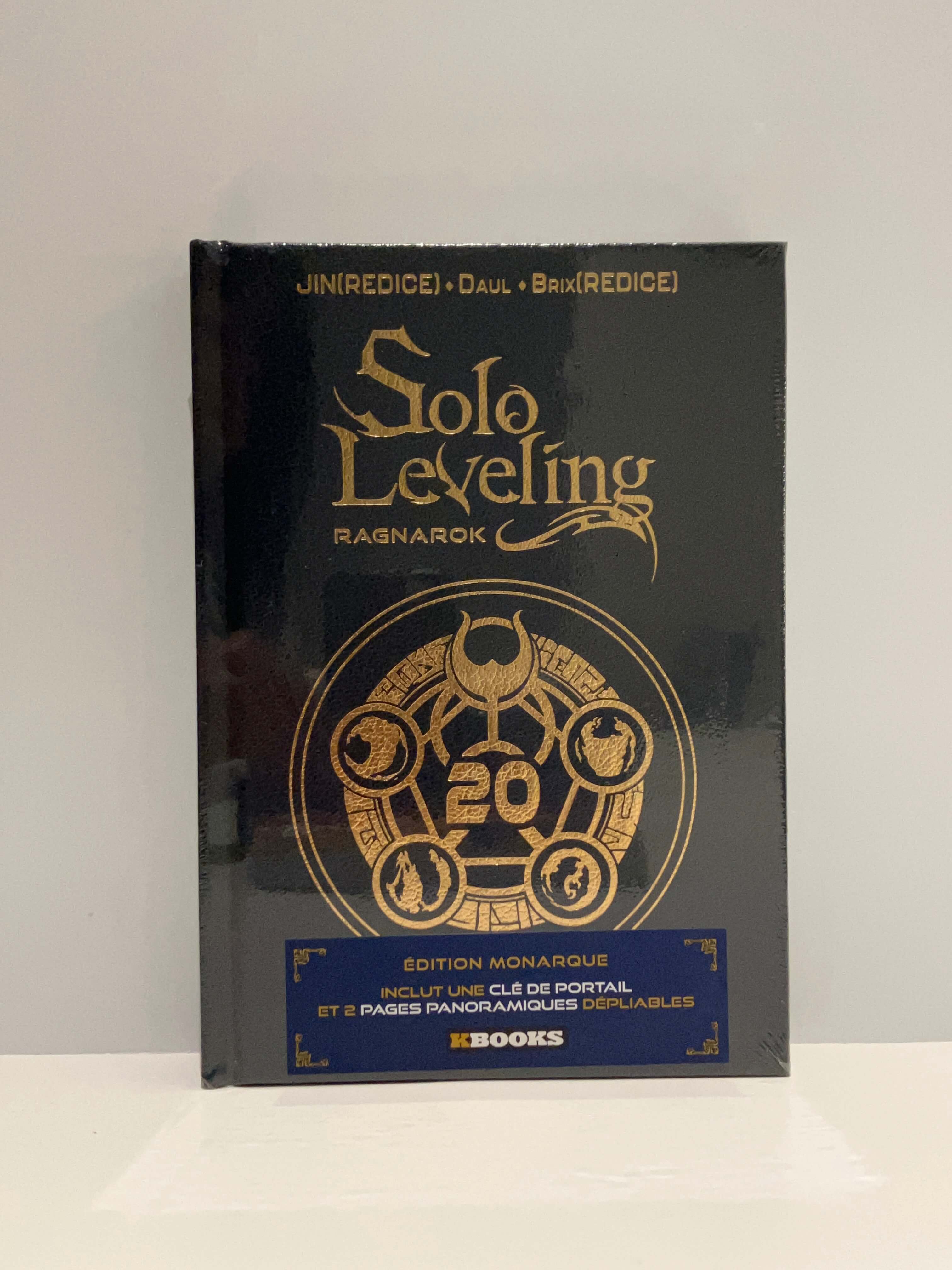Couverture du webtoon Solo Leveling Ragnarok tome 20 Edition Monarque :  Le titre doré sur fond bleu nuit