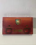 Édition collector Spy x Family Tome 15, coffret rouge style cartable avec badge doré