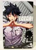 Couverture manga Tatari Tome 1, personnage garçon aux cheveux noirs, chemise blanche tachée, œil orange, devant un grillage, édition Glénat.