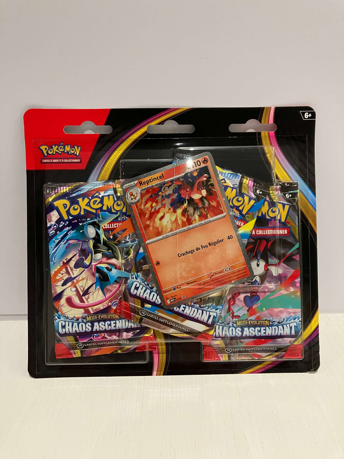 Tripack Chaos Ascendant ME04 français contient 3 boosters et 1 carte promo brillante