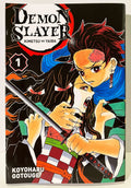 Couverture manga Demon Slayer tome 1, Tanjiro avec sabre, Nezuko, illustration colorée